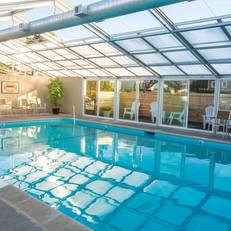 Pelican Shores Inn 