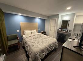 Bishop Elms Motel 