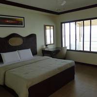 BlueFins Resort 