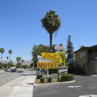 Skylark Motel 