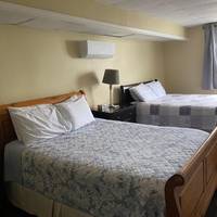 Colonial Charm Inn Bed & Breakfast