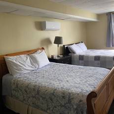 Colonial Charm Inn Bed & Breakfast