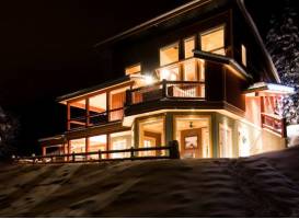 Cedar House Restaurant & Chalets