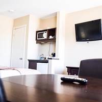 Canada's Best Value Inn & Suites