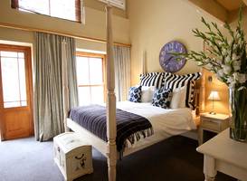 Auberge La Dauphine Guest House
