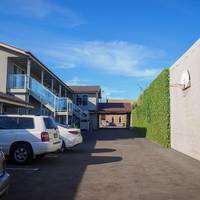Redwood Manor Motel Apartments