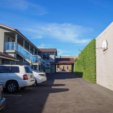 Redwood Manor Motel Apartments