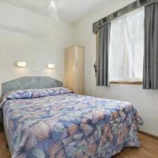 Bass Hill Tourist Park & Motel