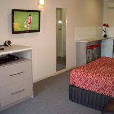 Golden Chain Tower Motor Inn
