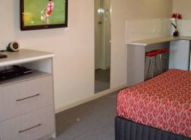 Golden Chain Tower Motor Inn