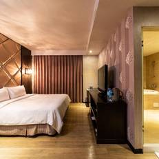 The Riverside Hotel Fashion