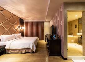 The Riverside Hotel Fashion