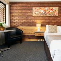 Ruthven Street Motor Inn