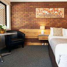 Ruthven Street Motor Inn
