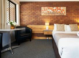 Ruthven Street Motor Inn