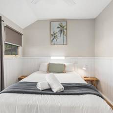 Coachhouse Marina Resort
