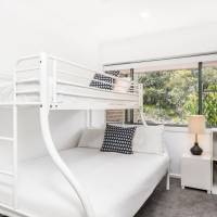 11 James Cook Apartment