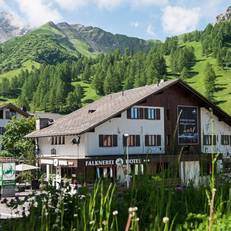 Hotel Falknerei Galina