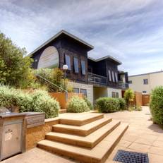 Lornebeach Apartments