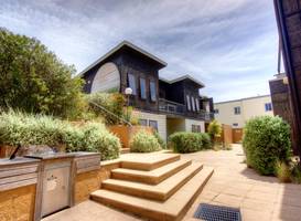 Lornebeach Apartments
