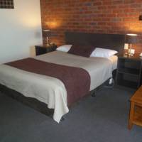 Ploughmans Motor Inn