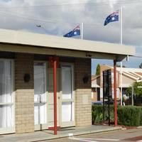 Smerdon Lodge Motel