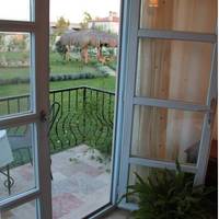 Dort Mevsim Alacati