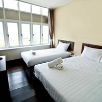 101 Lake View Hotel