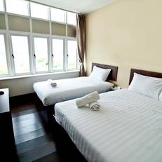 101 Lake View Hotel