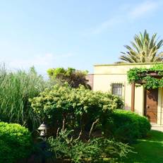 Ada Bacchus Hotel