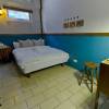 Solo Singer Inn