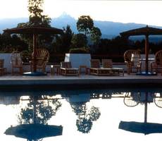 Бассейн отеля Mount Kenya Safari Club