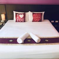 Hollywood Inn Love