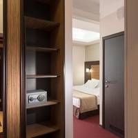 Hotel H