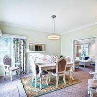 200 Riccarton Holiday House