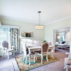 200 Riccarton Holiday House
