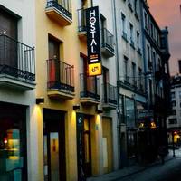 Hostal Bajo La Muralla