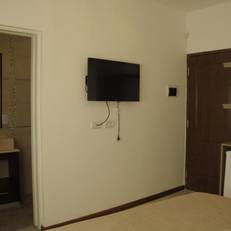 Lom Suites