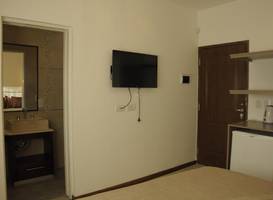 Lom Suites