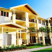 Bay Village Tropical Retreat