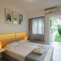 Niforeika Beach Hotel & Bungalows