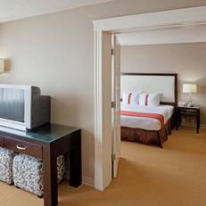 Holiday Inn & Suites