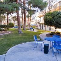 Holiday Royale Apartment Suites