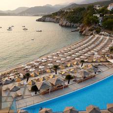 Maestral Resort & Casino