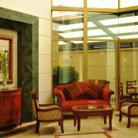 La Colina Suites