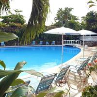 Shaw Park Beach Hotel & Suites