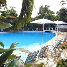 Shaw Park Beach Hotel & Suites
