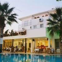 Select White Hotel