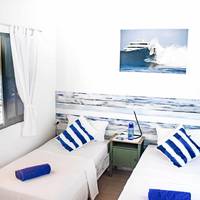 Cokes Surf Camp - Thulusdhoo Island