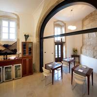 Royal Maniace Hotel
